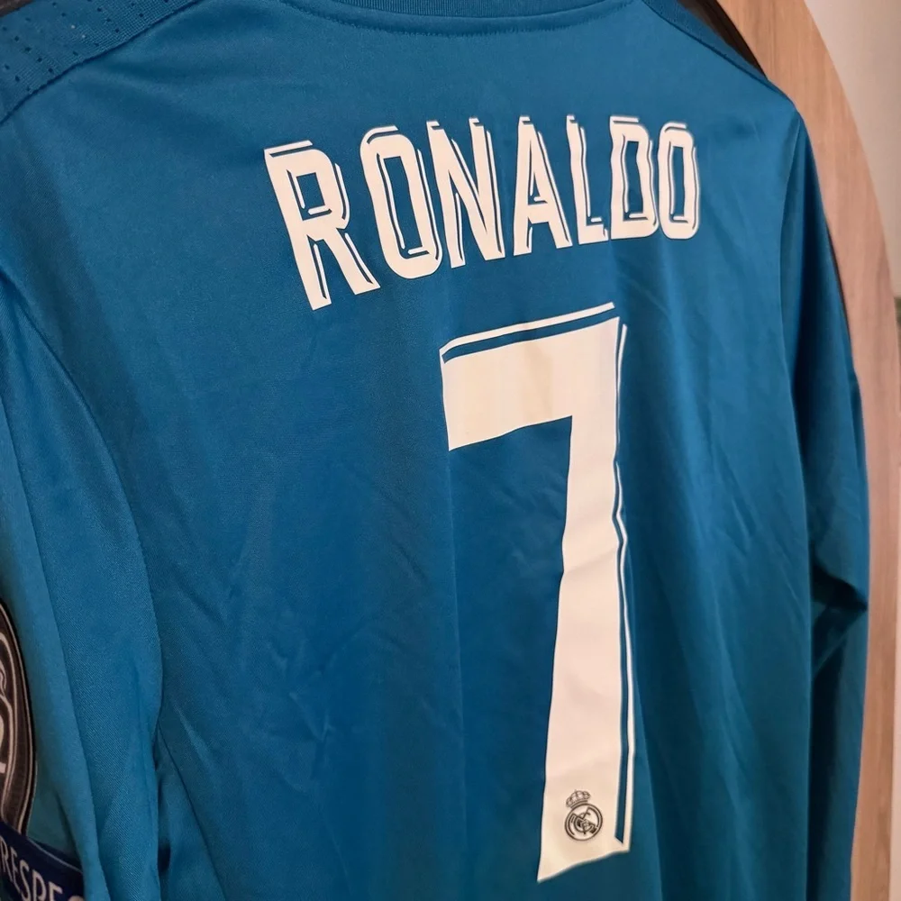 Adidas Real Madrid Ronaldo #7 Long Sleeve Jersey 2017 UCL FIFA Patch NWT Small